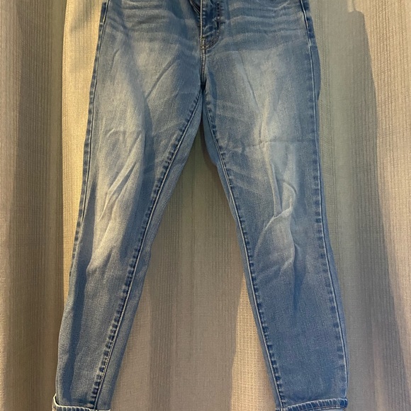 American Eagle size 8 short jeans - Picture 2 of 2